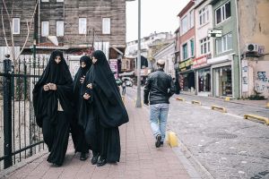 tarlabasi fatih fener istanbul turkey stefano majno bold women islam burka-c36.jpg
